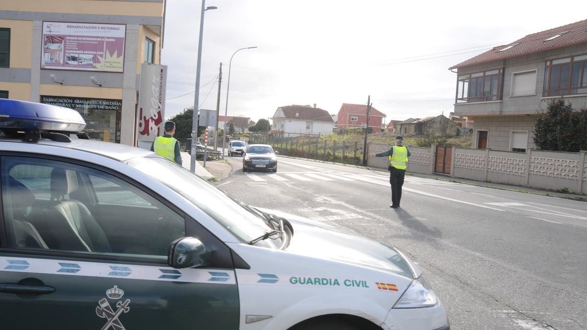 Un control de la Guardia Civil en Tirán. / G.N.