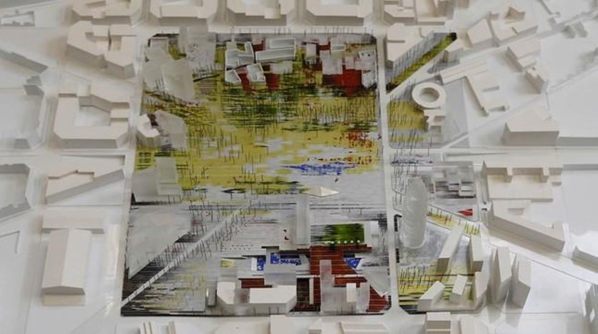 Els 10 equips d’arquitectes que opten a fer el projecte de la plaça presenten les seves propostes. El jurat internacional té un mes per elegir una combinació de verd, mobilitat i edificis. Projecte Terra d’oportunitats.