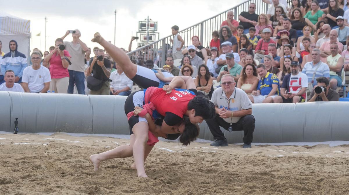 Lucha Canaria y Coreana en Las Canteras