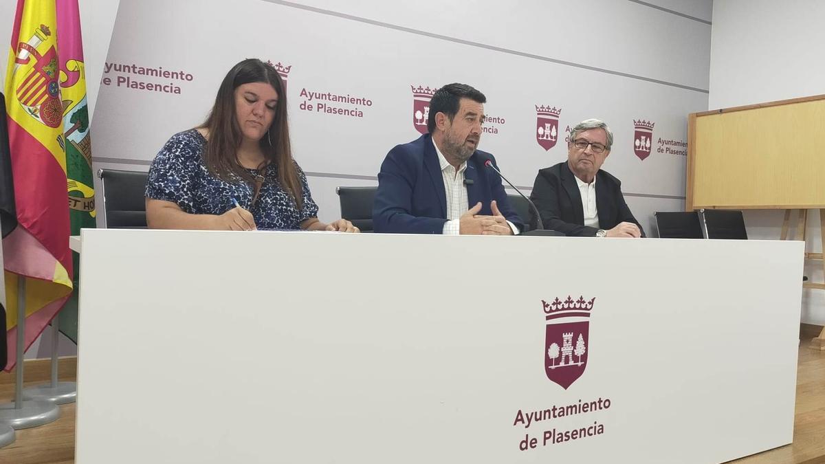 El PSOE de Plasencia propone renovar por completo la plaza Mayor.