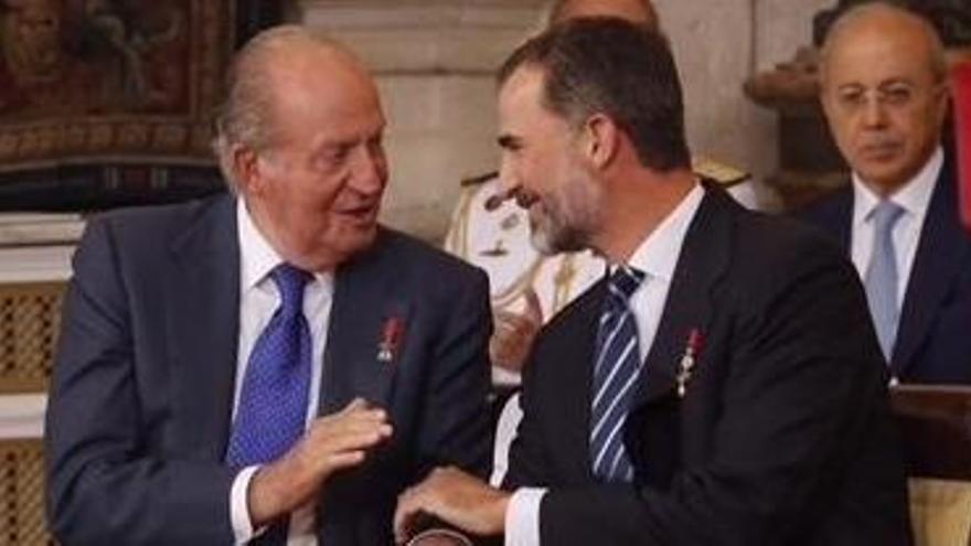 Don Juan Carlos junto a Felipe VI.