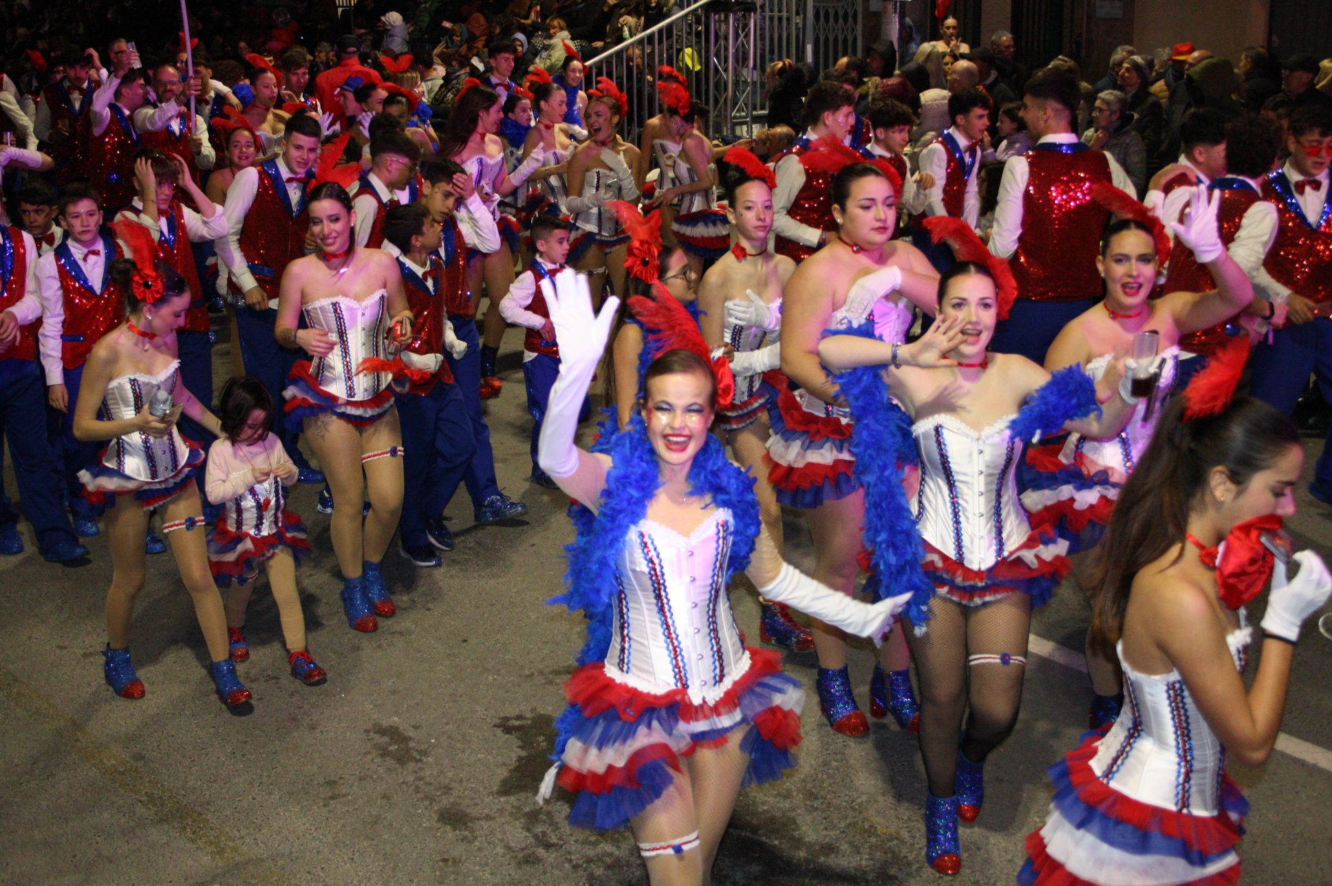 Macrogalería de fotos del primer gran desfile del Carnaval de Vinaròs