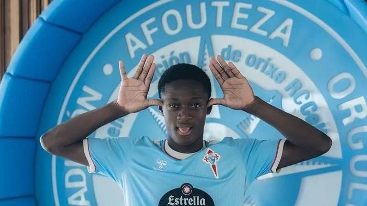 La joven promesa marfileña posó en la ciudad deportiva de Mos.