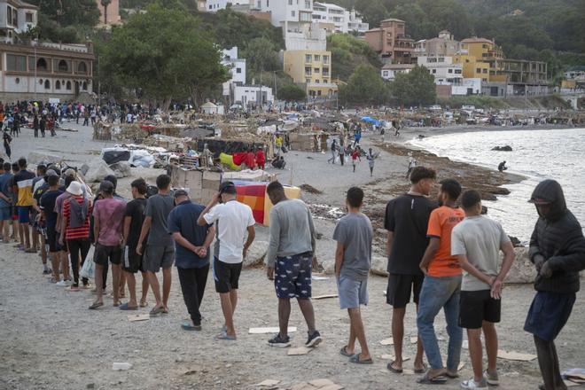 Detenidas cinco personas de dos organizaciones por tráfico ilícito de migrantes desde Ceuta a la península