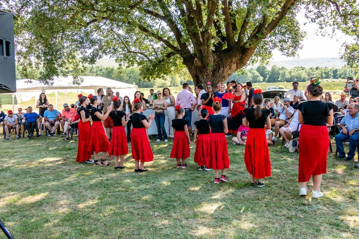 Sevillanas y lunes en Tábara: así celebra su particular feria rociera