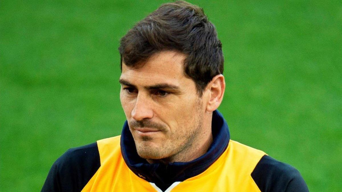 Iker Casillas, mientras asiste a una sesión de entrenamientos en el estadio de Anfield, Liverpool