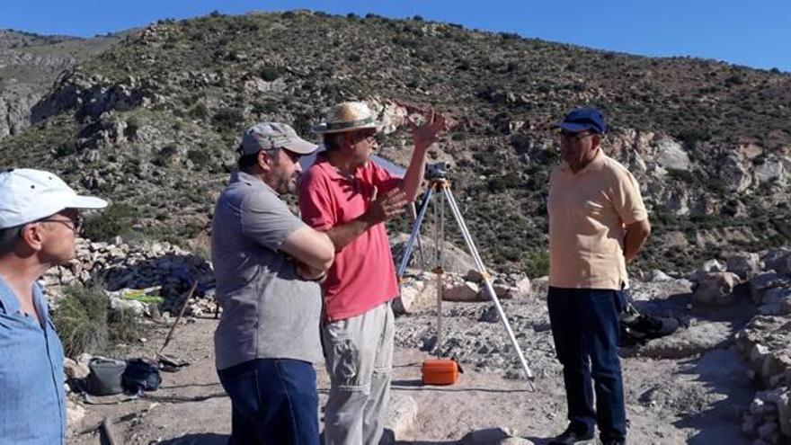 La visita de representantes de Compromís a la zona de Peña Negra.