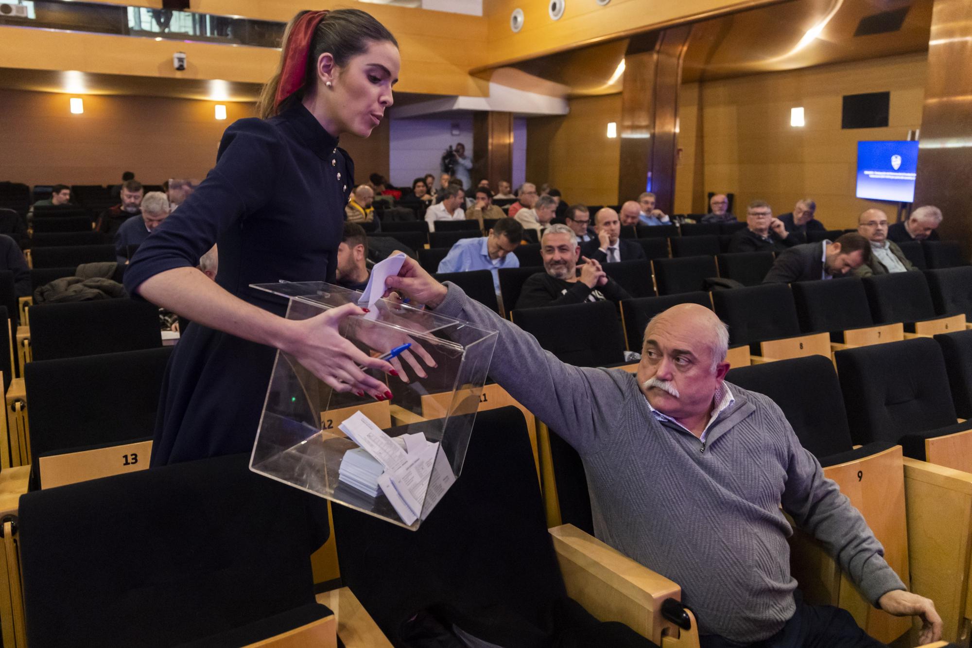 La Junta General de Accionistas del Levante UD, en imágenes