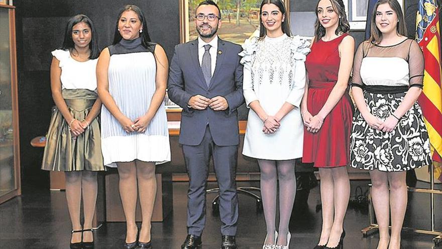 Diez candidatas optan a ser reina de las fiestas y damas para el 2020