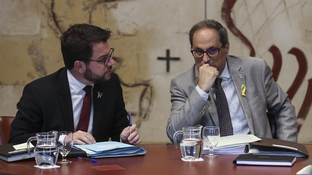 Pere Aragonès y Quim Torra, este martes, en la reunión del Govern.