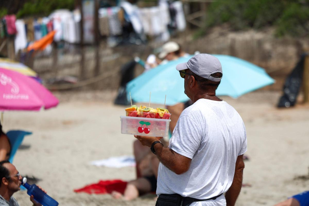 Galería: vendedores ambulantes en la playa de ses Salines