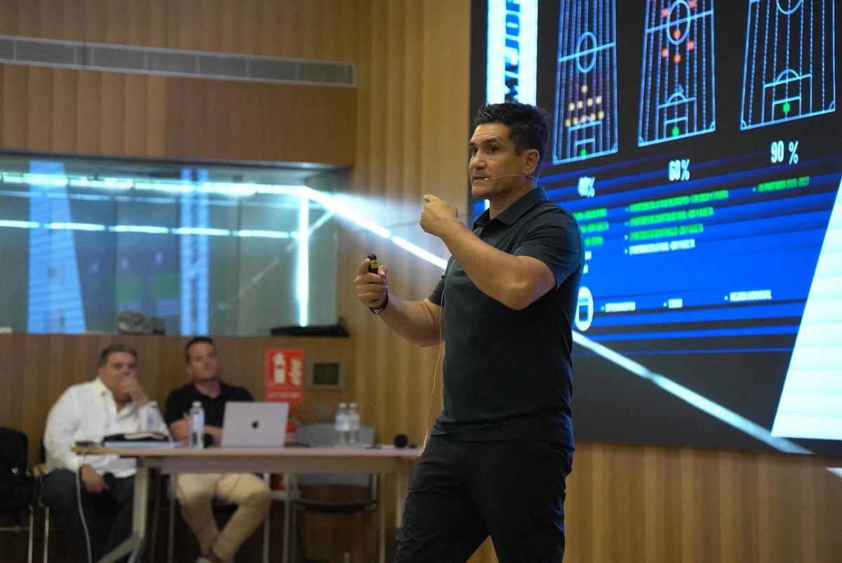 Álbum de fotos de la ‘Jornada d’Actualització i Reciclatge’ del Comité Técnico de Entrenadores de la FFIB