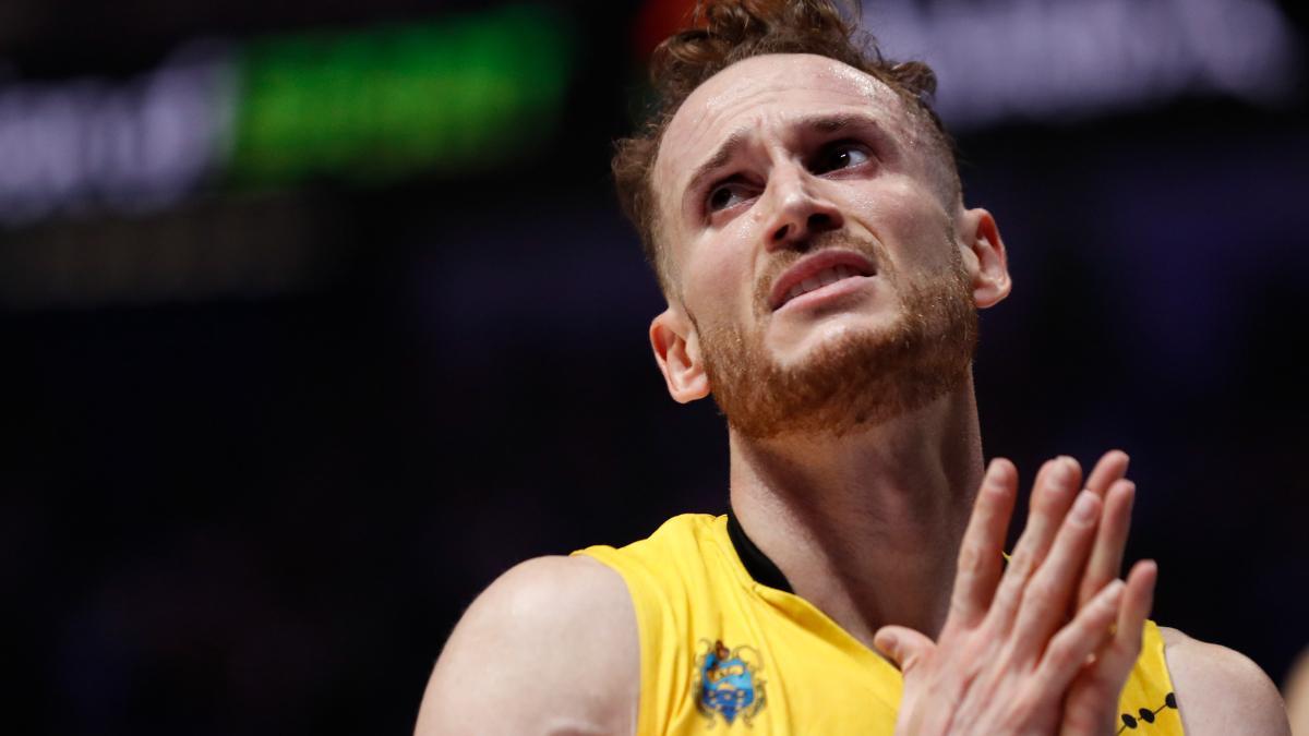 Marcelinho sigue siendo una estrella del baloncesto