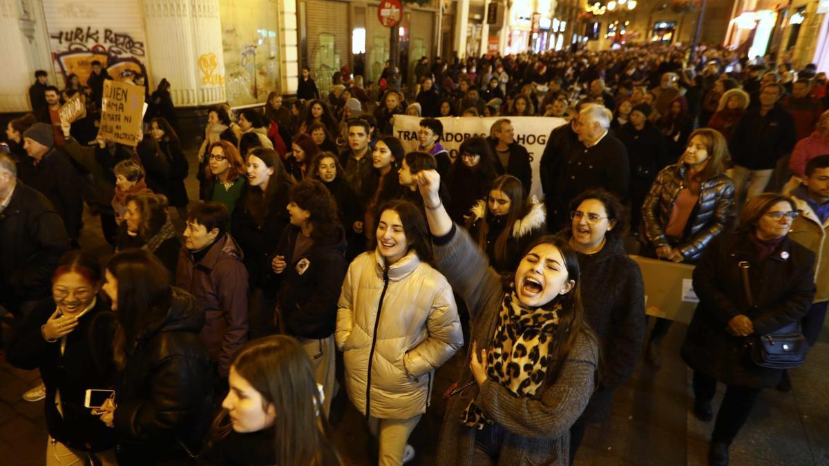 Zaragoza sale a la calle contra la violencia machista