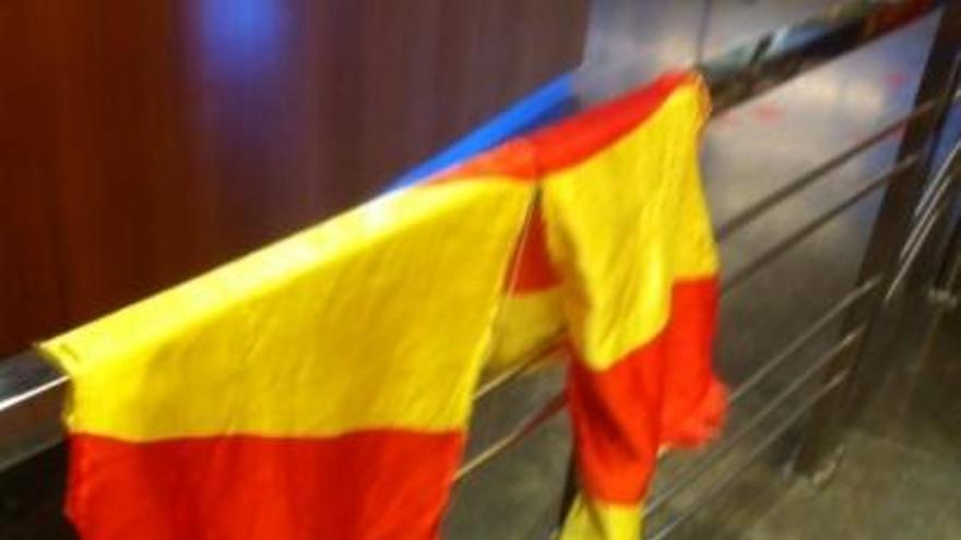 L&#039;estelada estripada presumptament pel grup de militars.