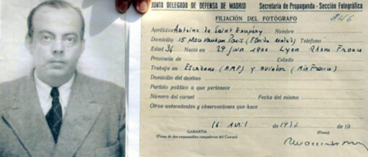 El carné de prensa en la Guerra Civil del Antoine de Saint-Exupéry.