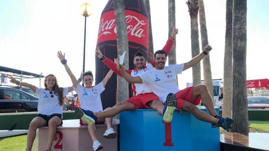 Paula Ruiz, Judith Verges, Jorge Enríquez y Esteban Medina, en el podio del Campeonato de Europa.