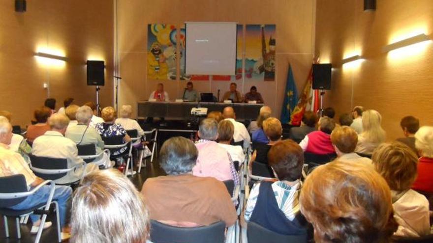 El público candasín en la presentación del vídeo, ayer, en Candás.