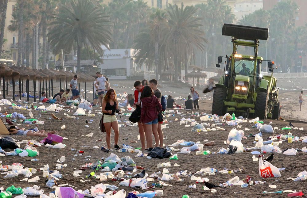 Así han quedado las playas después de la Noche de San Juan