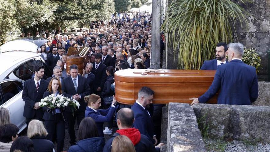 La llegada de los dos féretros al cementerio de Santa Cristina de Cobres.