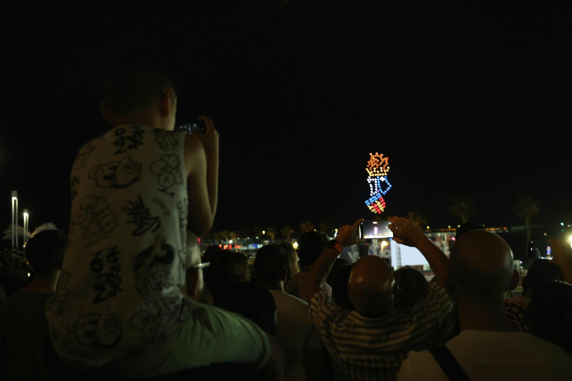 Así ha sido el espectáculo de drones en Hogueras que ha iluminado el cielo de Alicante