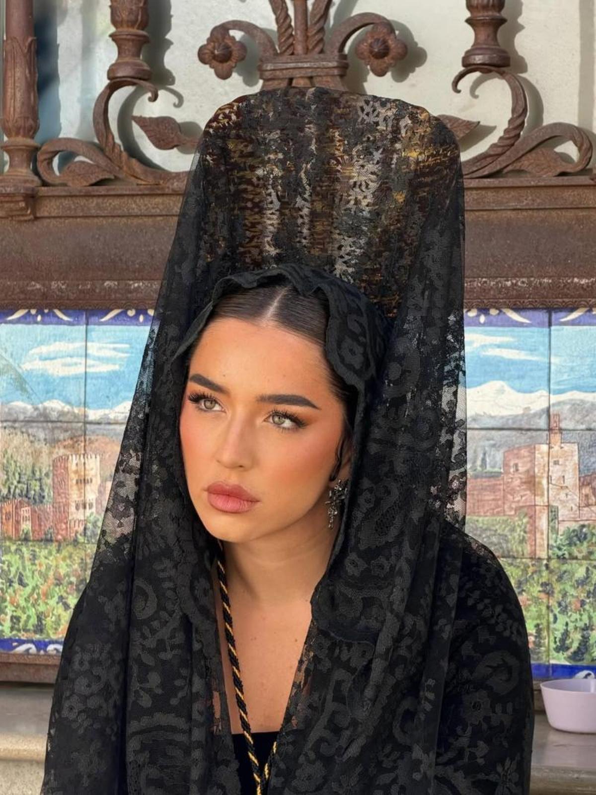 Lola Índigo de mantilla instagram