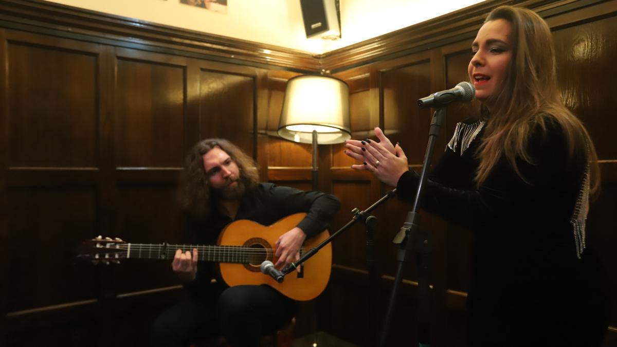 La cantaora Laura Heredia durante su actuación en Café Málaga en la noche de este pasado miércoles.