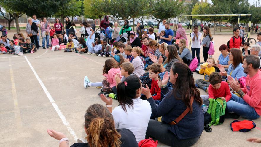 Famílies i alumnes protesten per les filtracions d&#039;aigua a l&#039;escola Joan Margarit de la Bisbal d&#039;Empordà