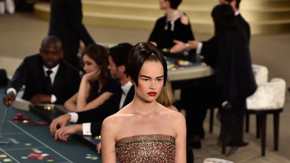 Desfile Chanel Alta Costura Primavera-Verano 2016, vestido cobre