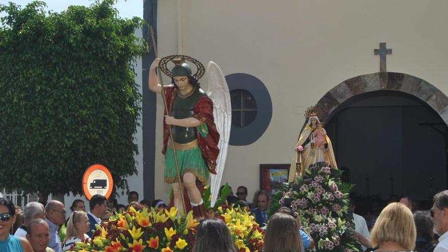 Fiestas en honor a San Miguel Arcángel en Castillo del Romeral.