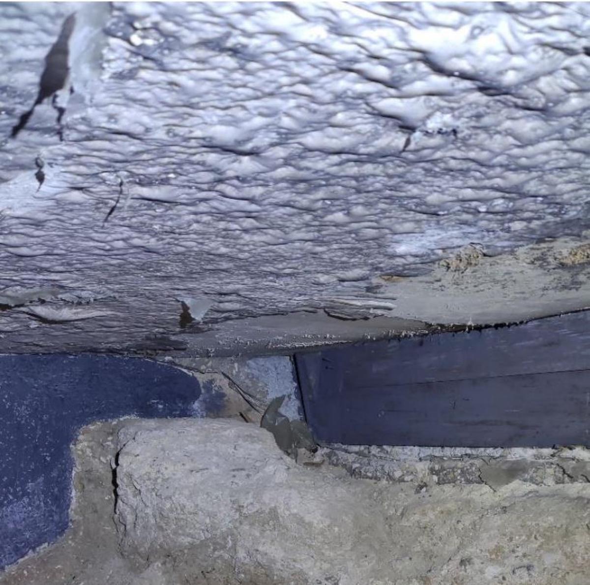 Capa salina por la humedad.