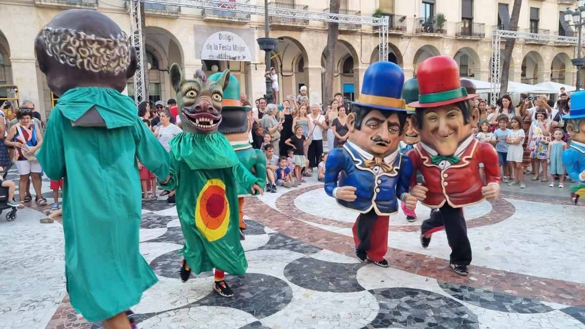 'Cercavila' de fiesta mayor en la plaza de la Vila de Vilanova i la Geltrú