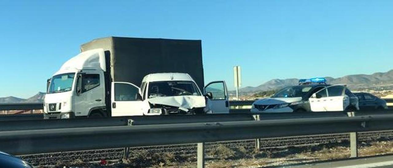 El siniestro ocurrido esta mañana en la subida del Portichol de la A-31 en dirección Alicante.