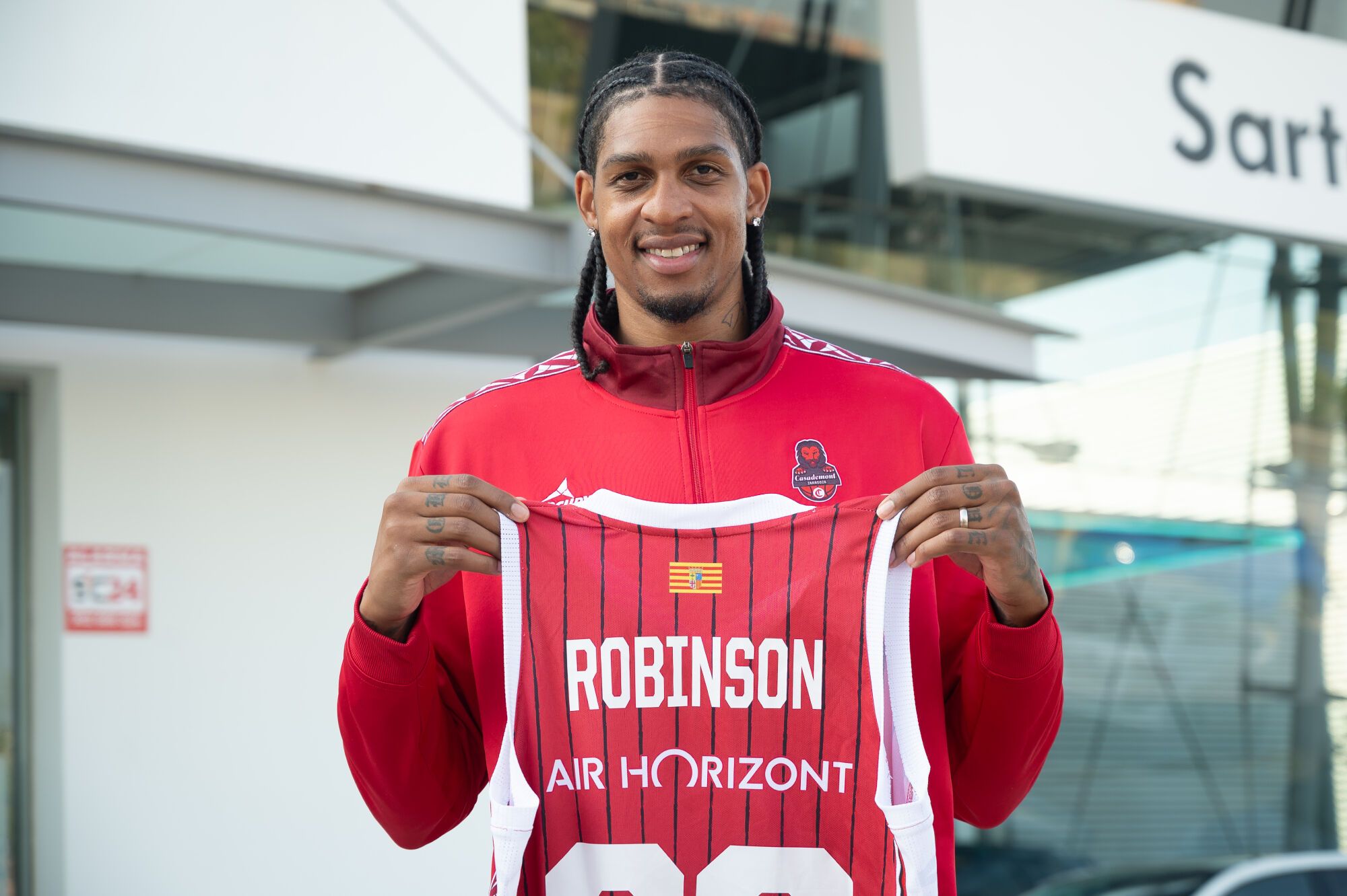 Devin Robinson, en su presentación del Casademont Zaragoza en Sartopina.