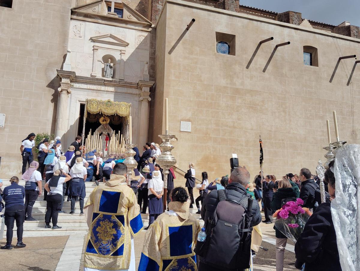 La Virgen de la Aurora, al salir de la iglesia de San Agustín.