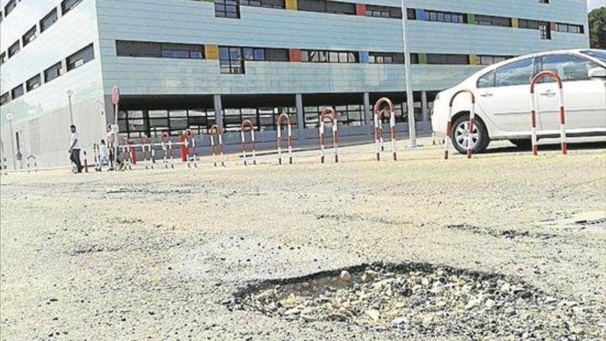 CRITICAn LOS SOCAVONES en el acceso al hospital