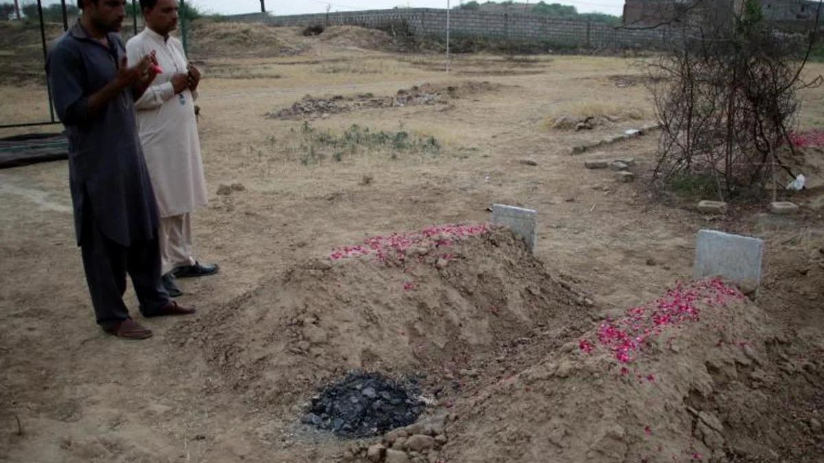 Las tumbas en Pakistán de las dos hermanas de Terrassa.