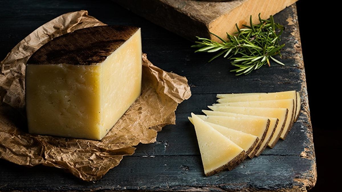 El queso es un alimento que aporta numerosos beneficios a nuestro organismo.