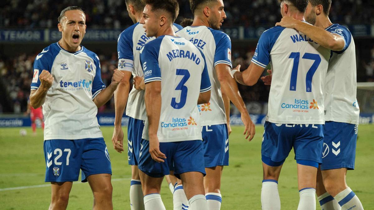 El CD Tenerife celebra un gol en el Heliodoro