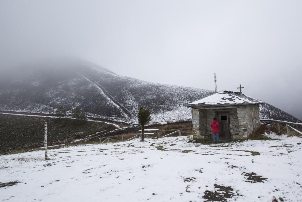 Las primeras nieves del otoño en Asturias
