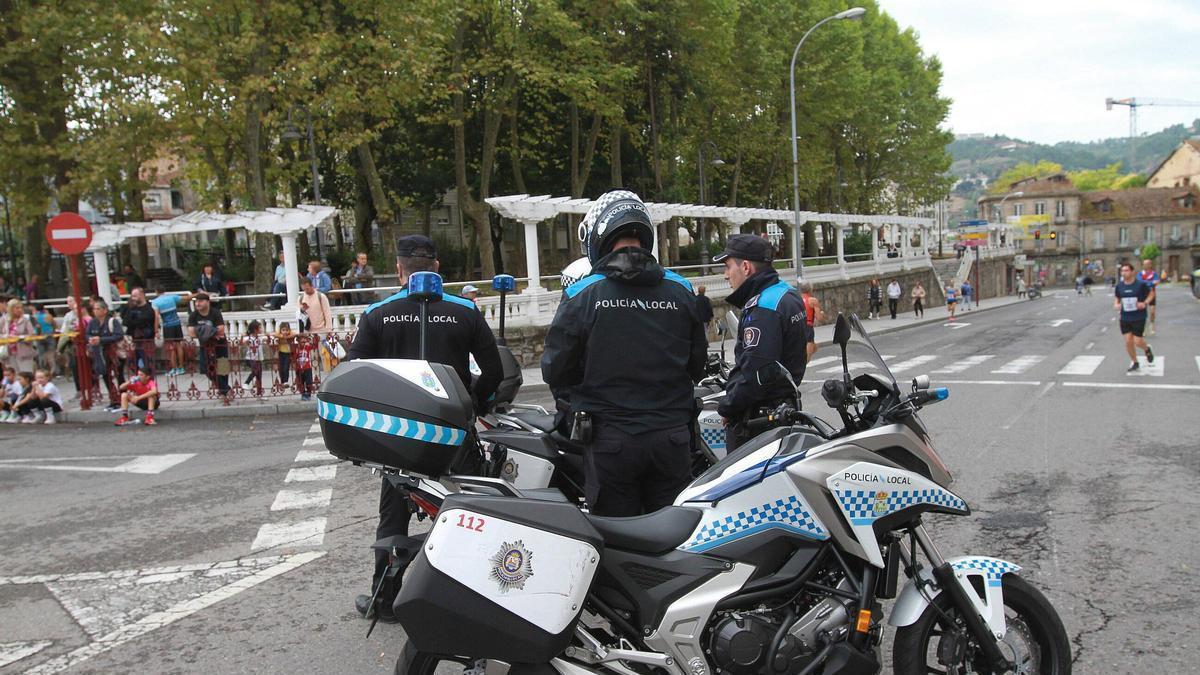 Agentes de la Policía Local ourensana en una imagen de archivo.