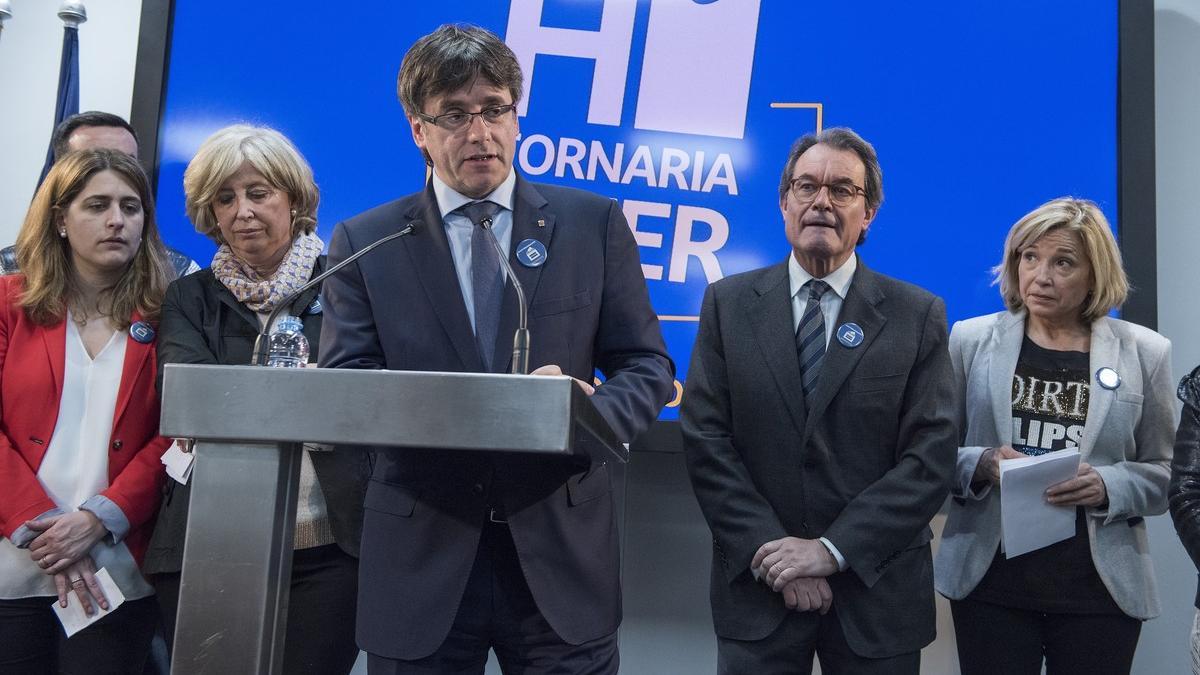 Carles Puigdemont, Artur Mas, Joana Ortega, Irene Rigau y Francesc Homs