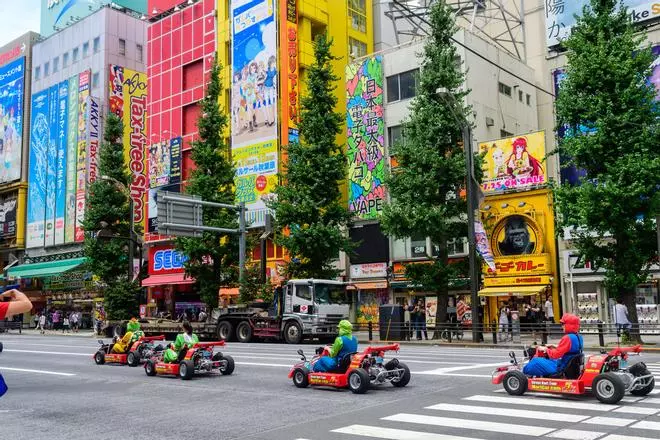 Recorre el cruce de Shibuya como si fueras un personaje de Mario Kart
