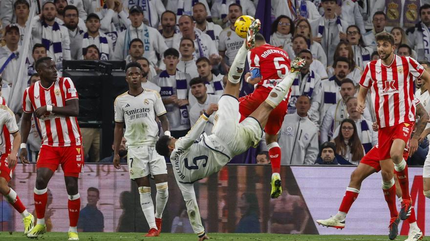 Un gol al minut noranta-nou i un munt de favors arbitrals donen la victòria al Madrid