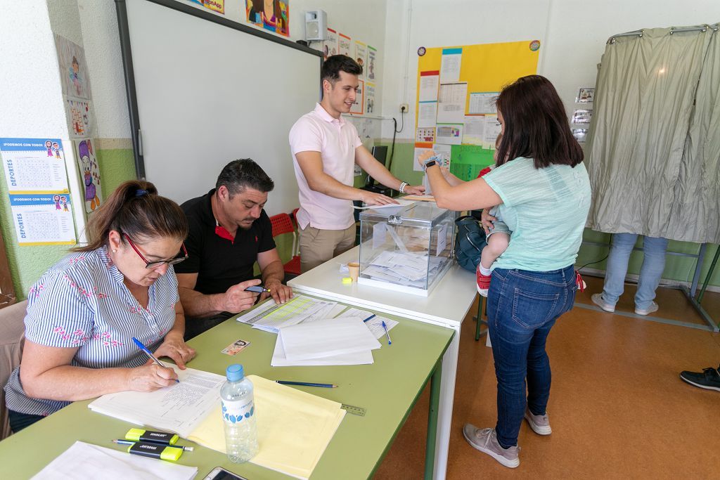 La mañana electoral de Murcia, en imágenes