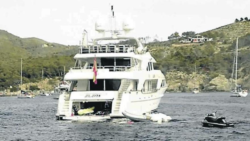 El yate &quot;Elena&quot; fondeó este fin de semana en Ibiza.