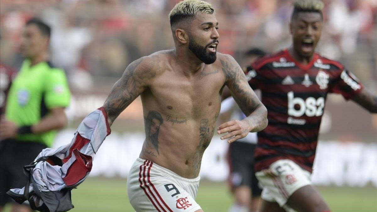 Gabriel Barbosa, Gabigol, celebra después de marcar el tanto decisivo para Flamengo