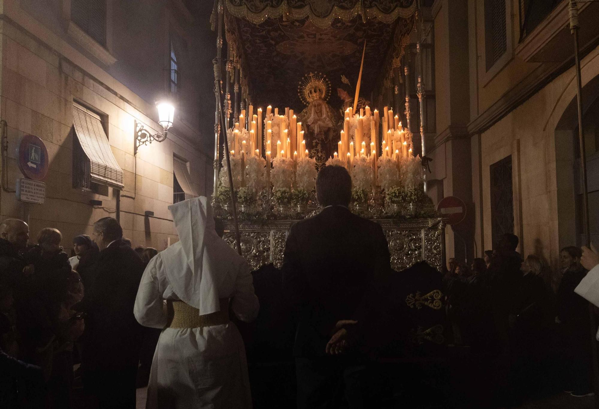 El frio no desluce las procesiones del Martes Santo en Alicante