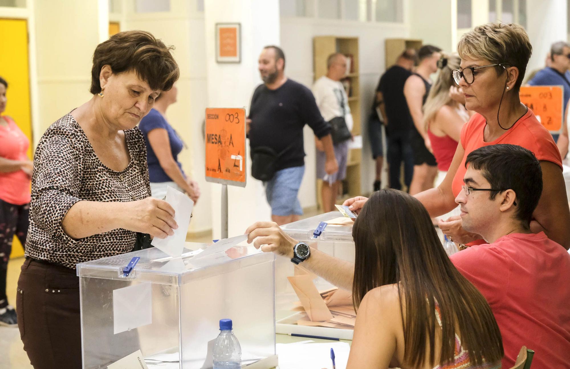 Elecciones 23J | Ambiente en los colegios electorales de Arinaga y Sardina del Sur