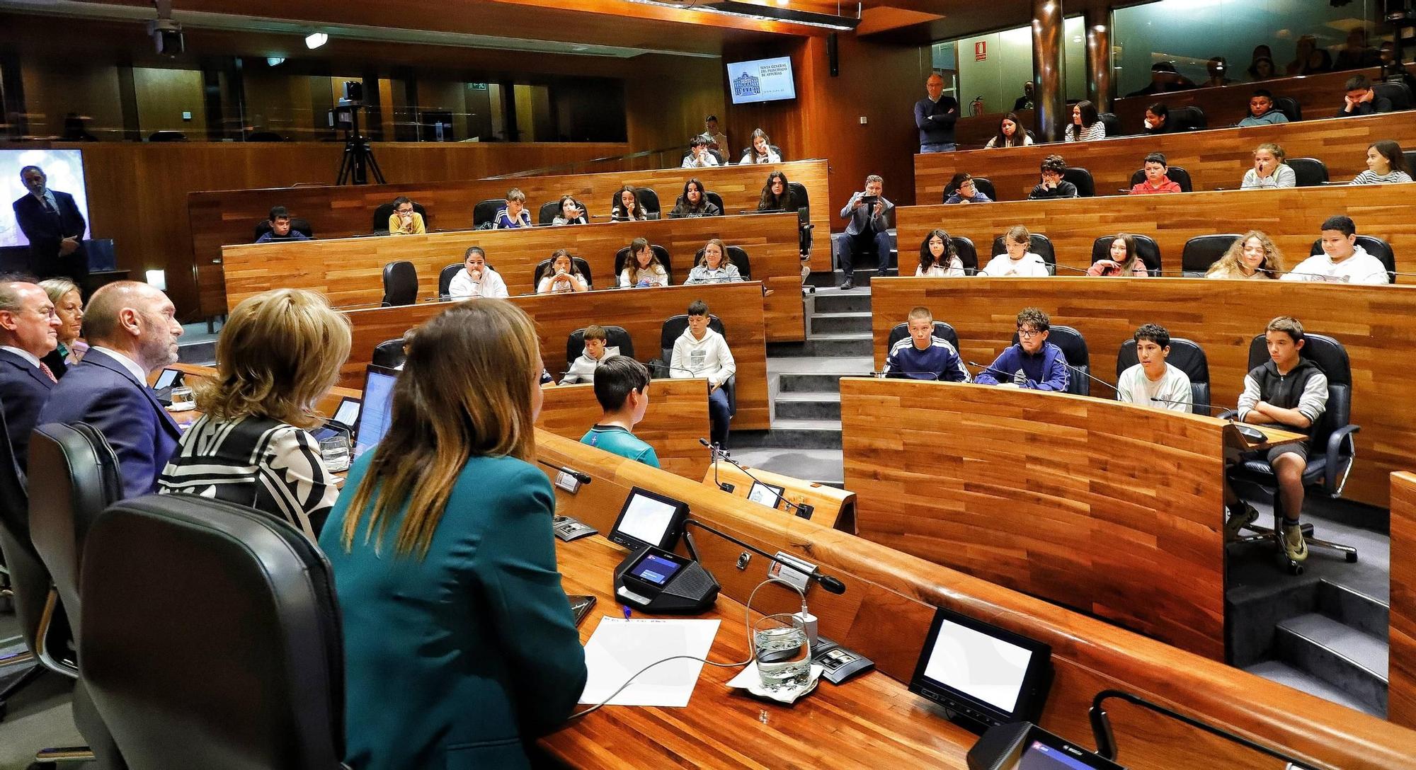 En imágenes: Pleno infantil con colegios del occidente asturiano